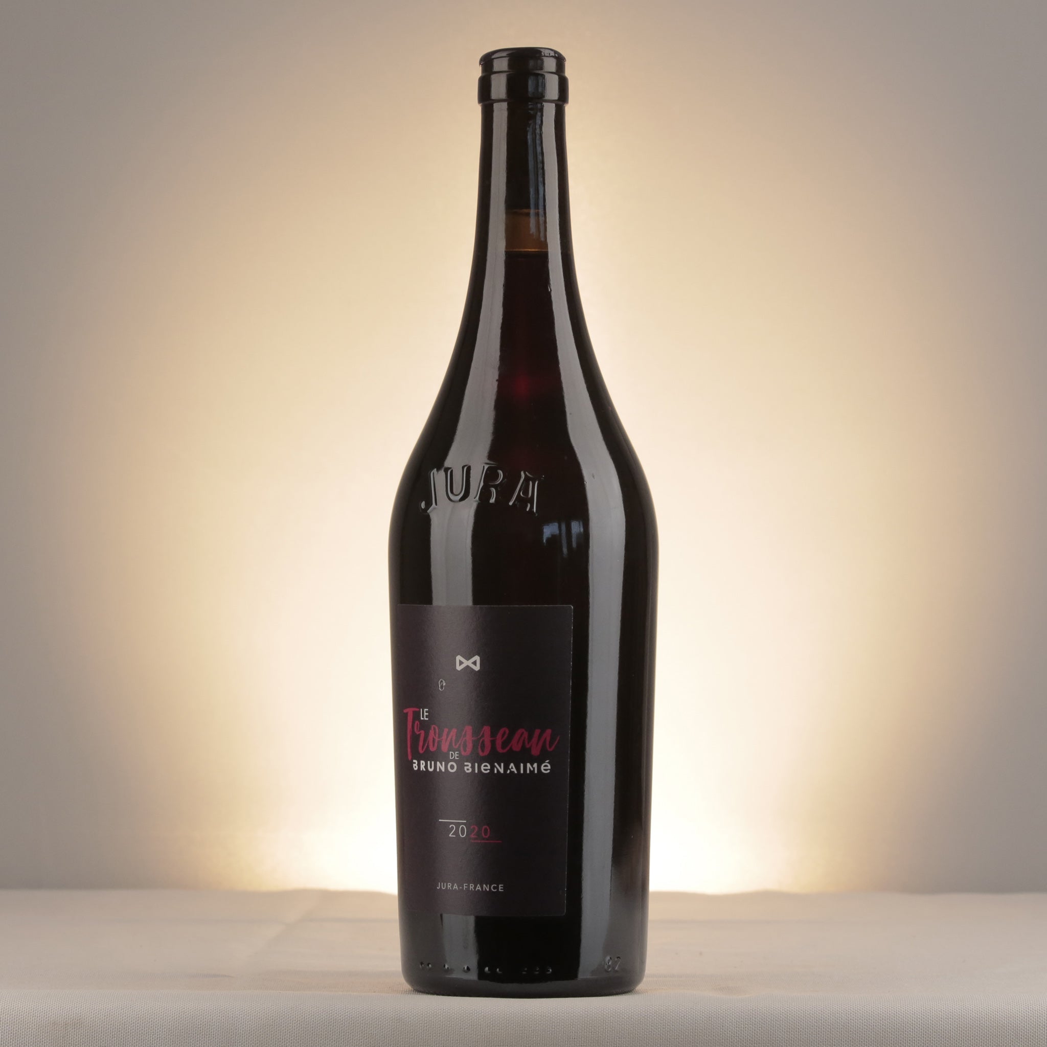 Bienaimé Côtes du Jura Le Trousseau 2020 Bottle detail