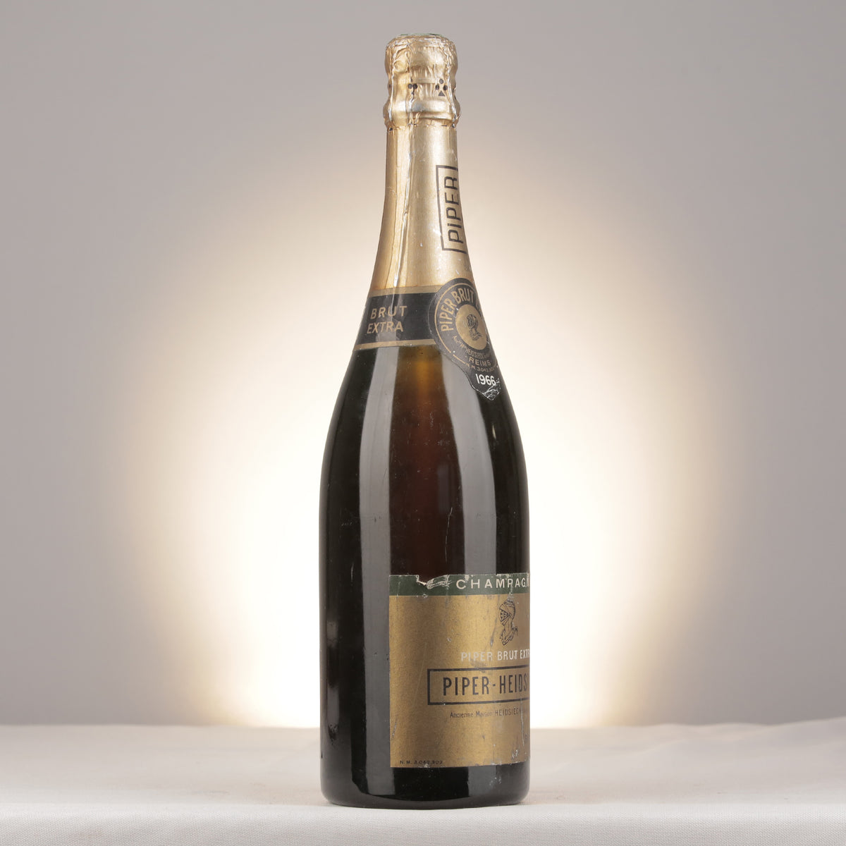 Champagne Piper-Heidsieck Brut Extra 1966 Bottle turned right