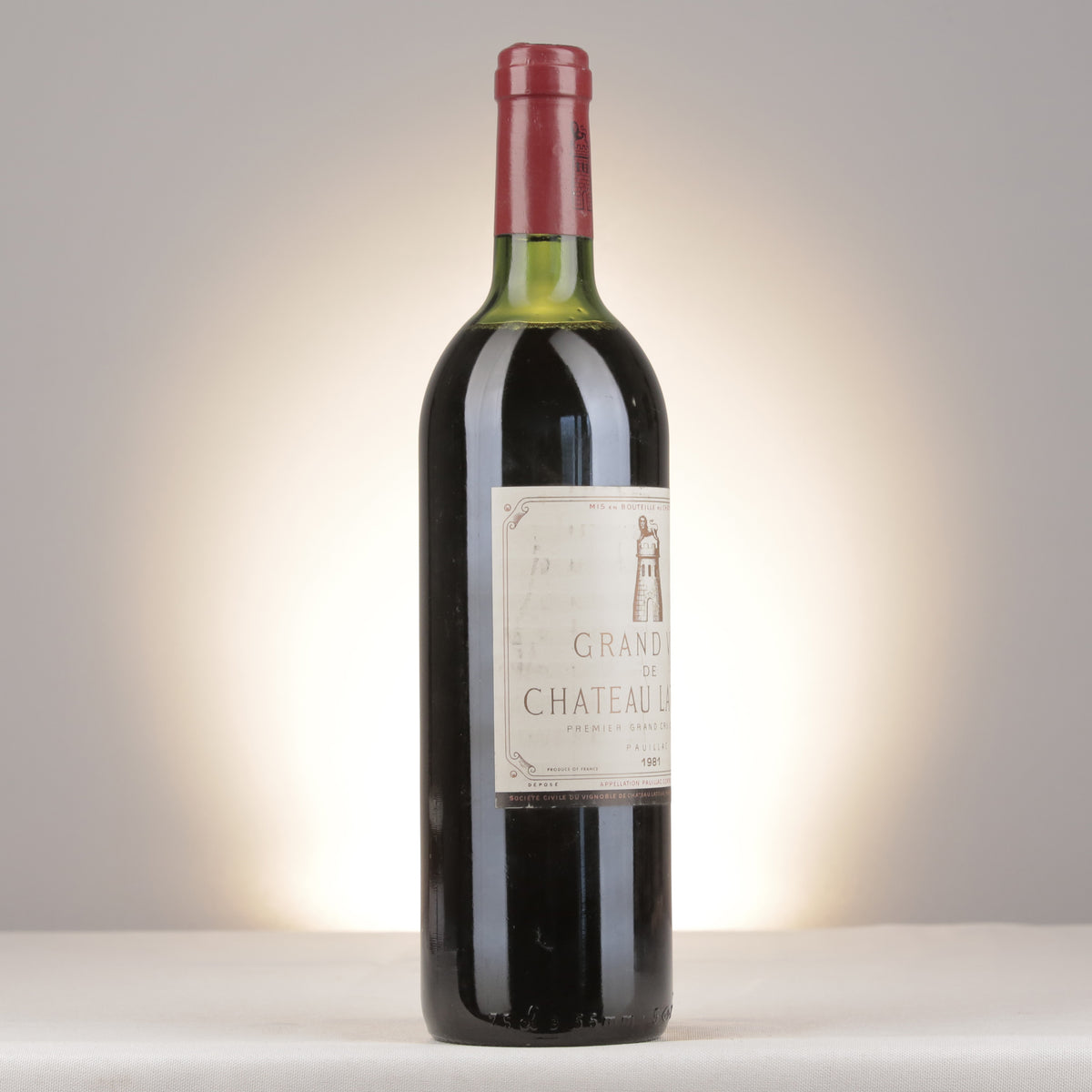 Château Latour 1981 Bottle turned right