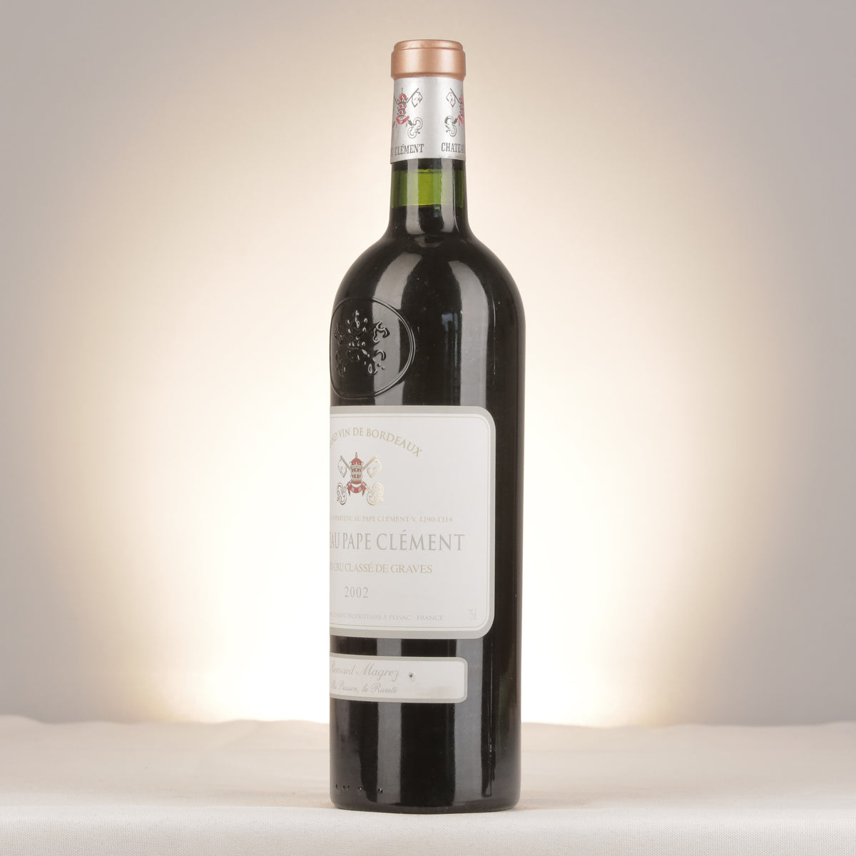 Château Pape Clément Château Pape Clément 2002 Bottle turned left