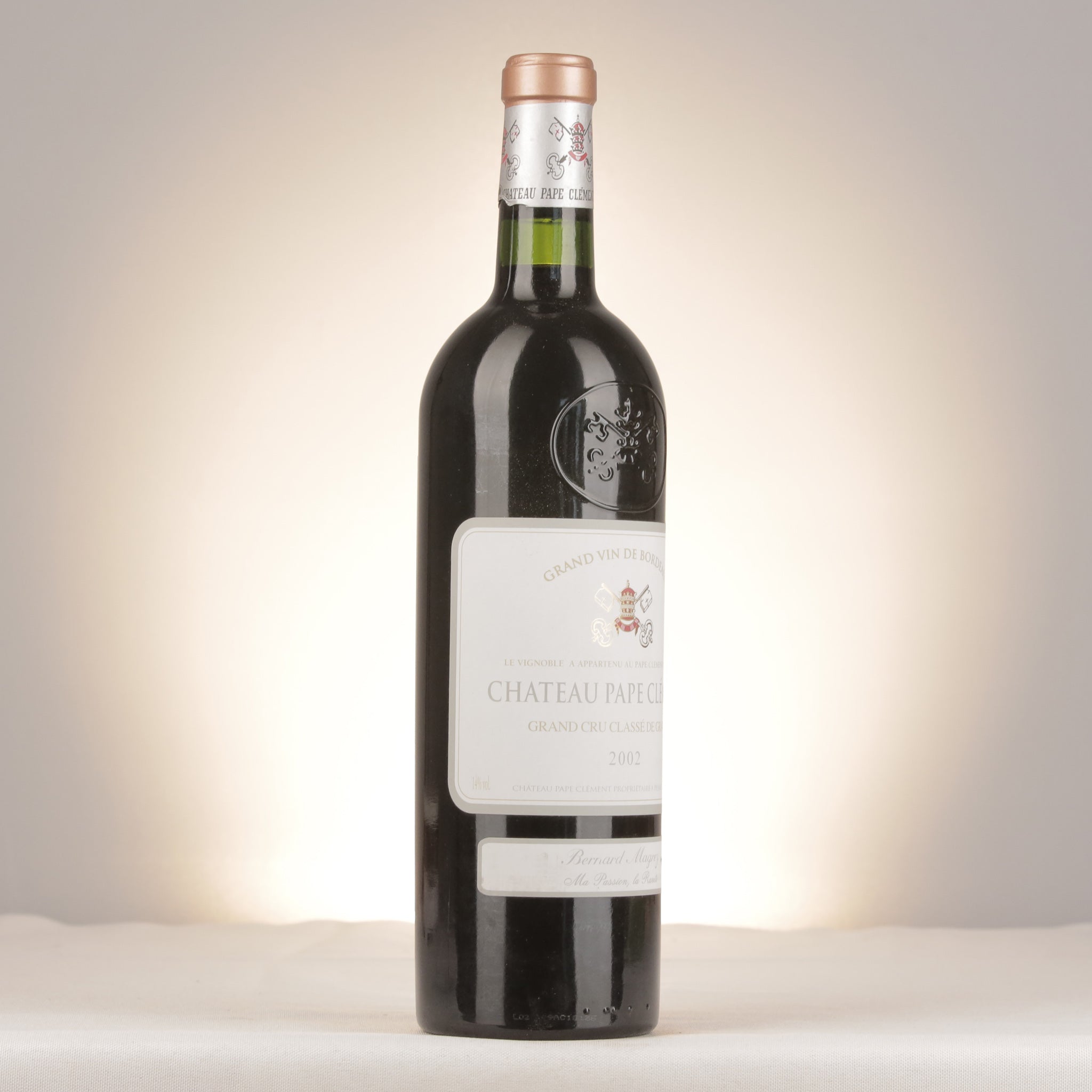 Château Pape Clément Château Pape Clément 2002 Bottle turned right