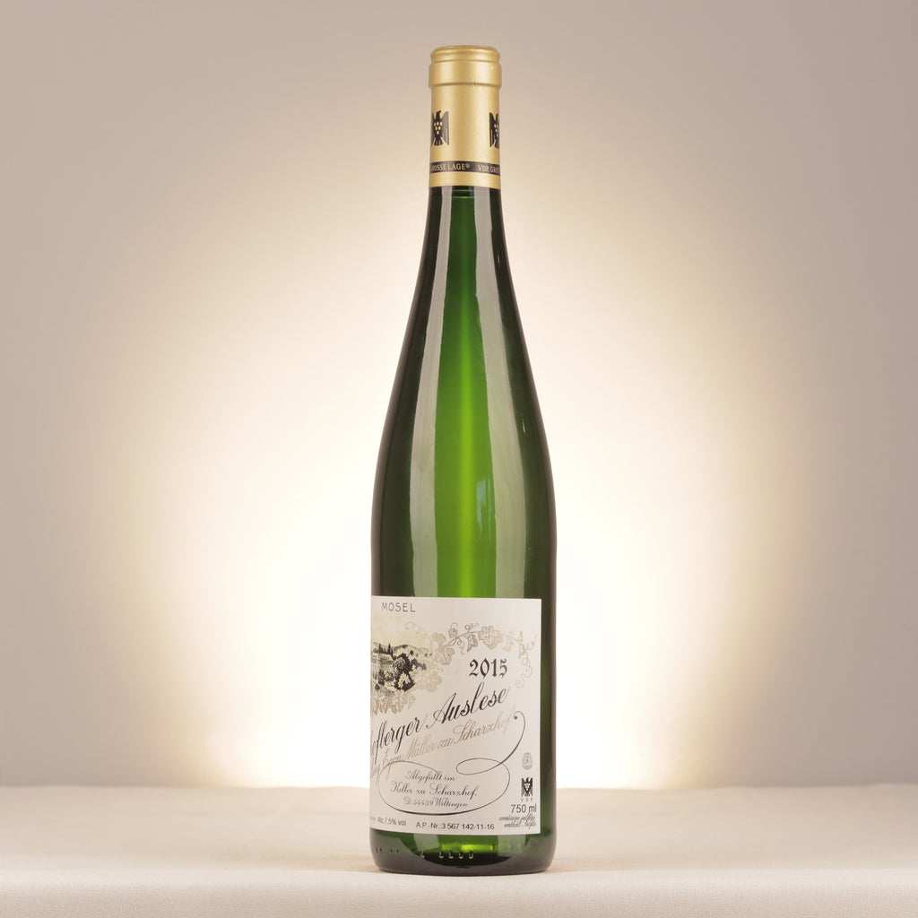 Egon Muller Scharzhofberger Riesling Auslese Goldkapsel Mosel 2015 Bottle turned left