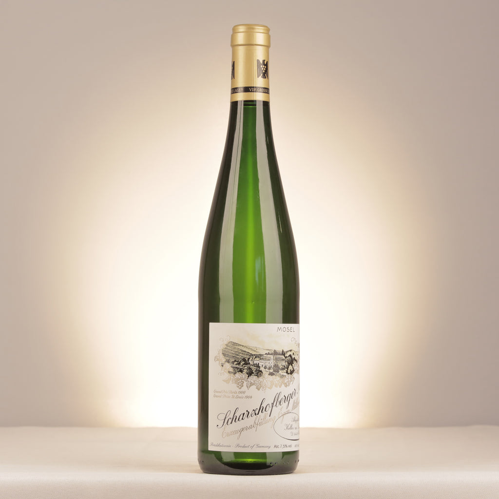 Egon Muller Scharzhofberger Riesling Auslese Goldkapsel Mosel 2015 Bottle turned right