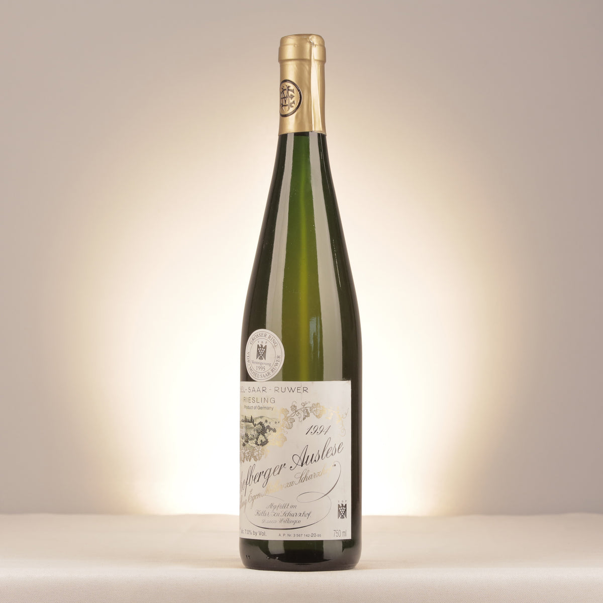 Egon Muller Scharzhofberger Riesling Auslese Goldkapsel Versteigerung Mosel 1994 Bottle turned left