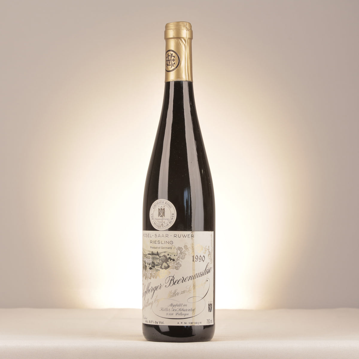 Egon Muller Scharzhofberger Riesling Beerenauslese Goldkapsel Versteigerung Mosel 1990 Bottle turned left (lot 0db7)