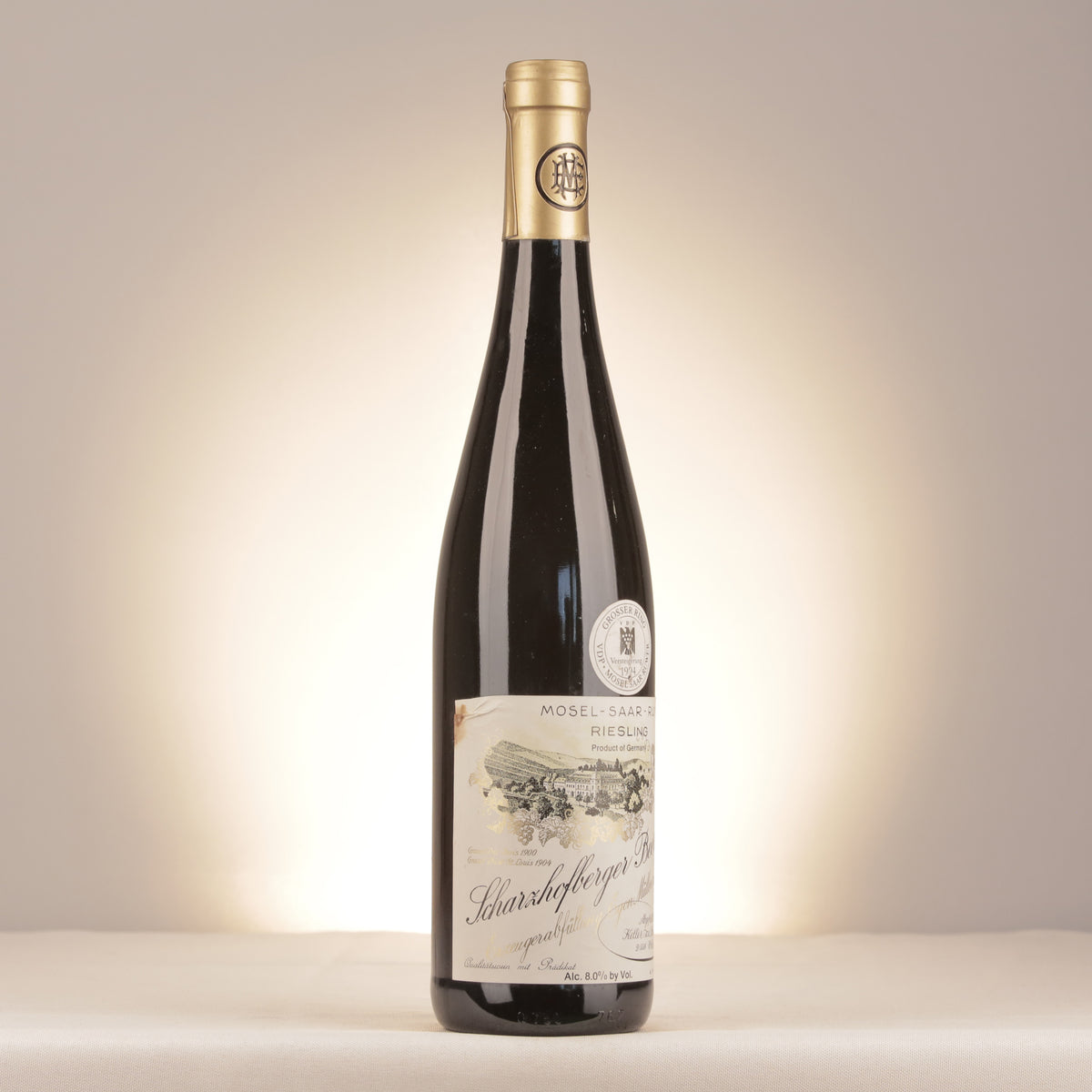 Egon Muller Scharzhofberger Riesling Beerenauslese Goldkapsel Versteigerung Mosel 1990 Bottle turned right (lot 0db7)