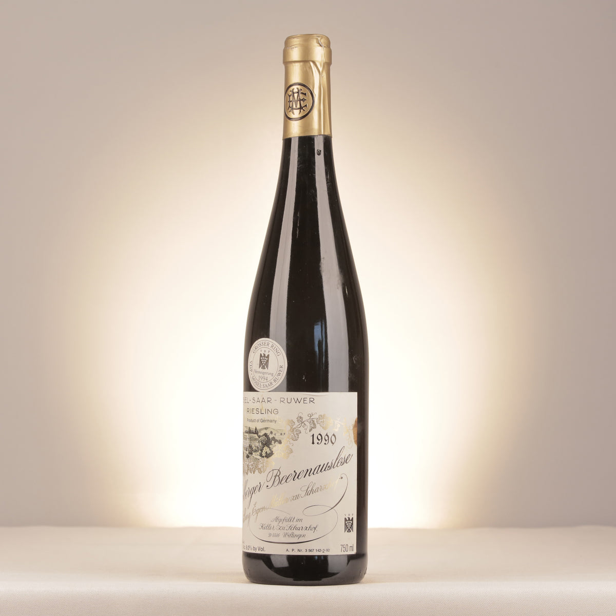 Egon Muller Scharzhofberger Riesling Beerenauslese Goldkapsel Versteigerung Mosel 1990 Bottle turned left (lot 6d89)