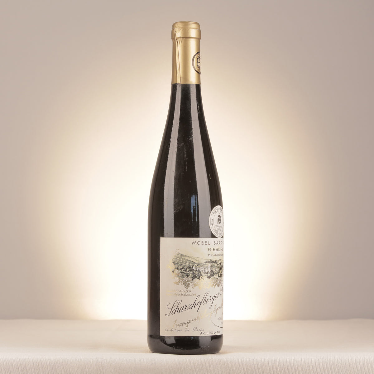 Egon Muller Scharzhofberger Riesling Beerenauslese Goldkapsel Versteigerung Mosel 1990 Bottle turned right (lot 6d89)