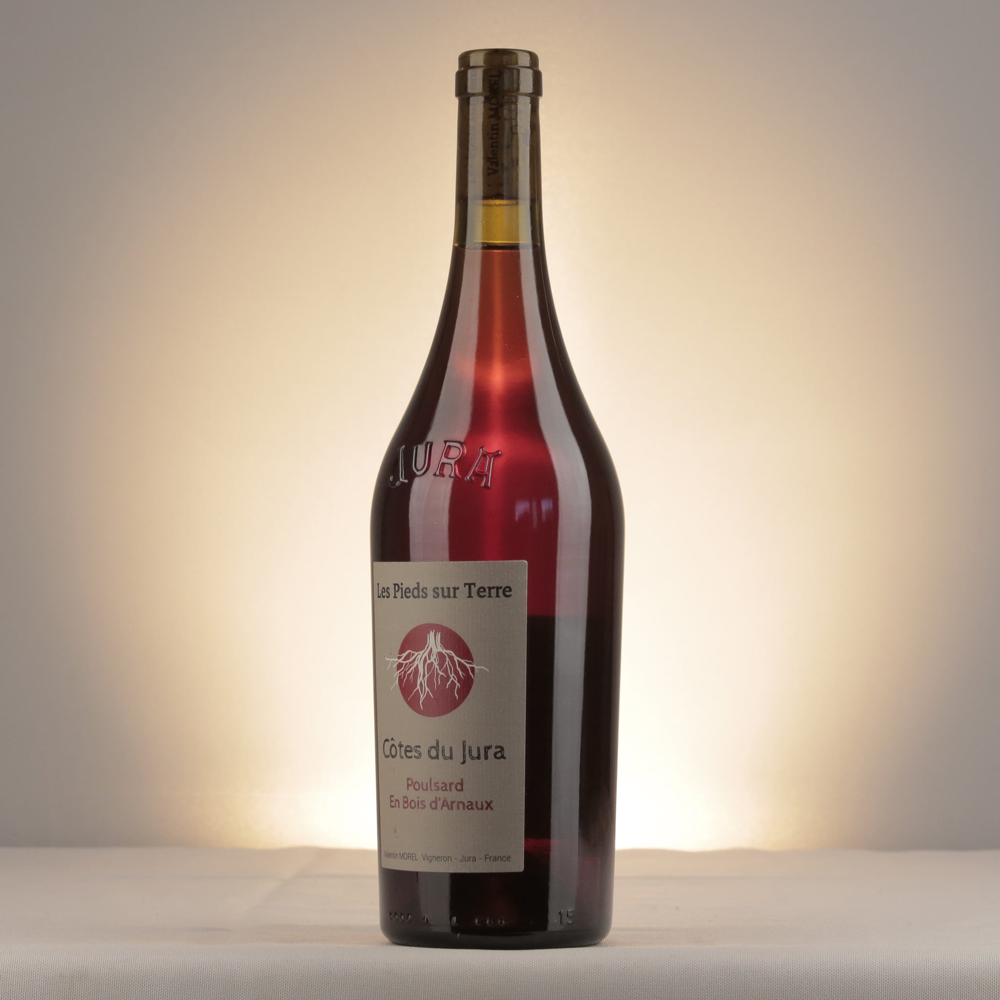 Les Pieds sur Terre Valentin Morel Les Pieds sur Terre En Bois d'Arnaux Poulsard 2023 Bottle detail