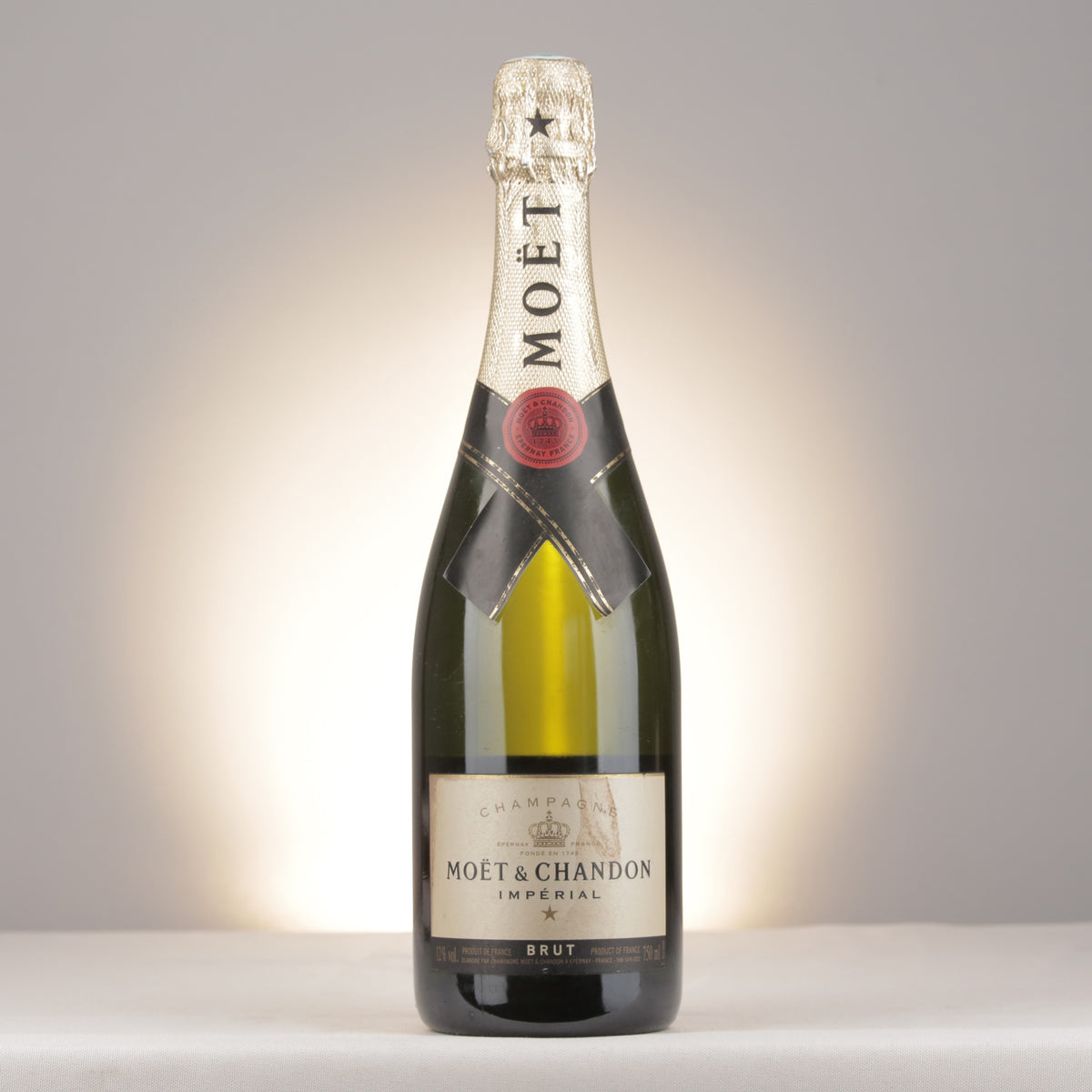Champagne Moët & Chandon Brut Impérial NV Bottle front (lot ab2f)