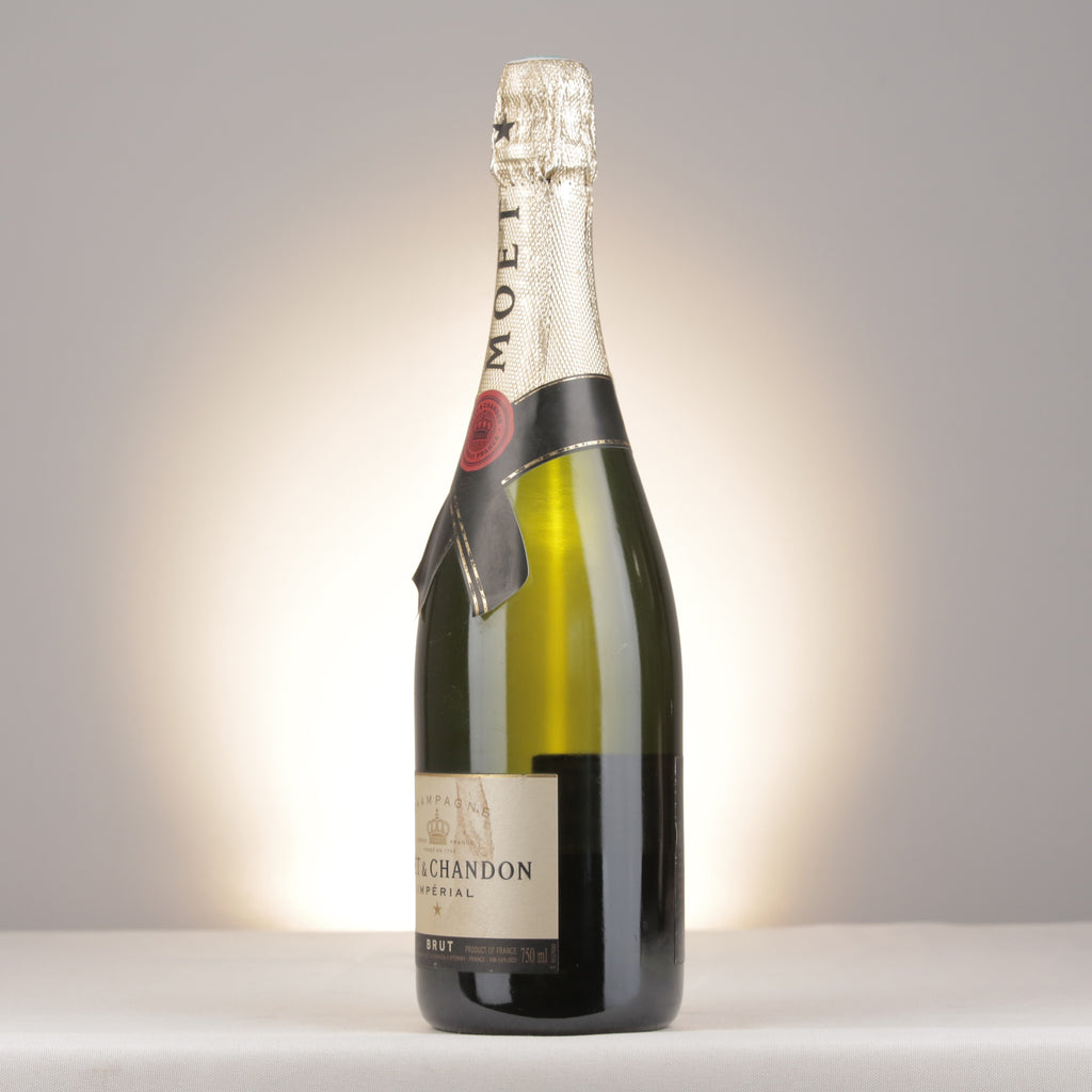 Champagne Moët & Chandon Brut Impérial NV Bottle turned left (lot ab2f)