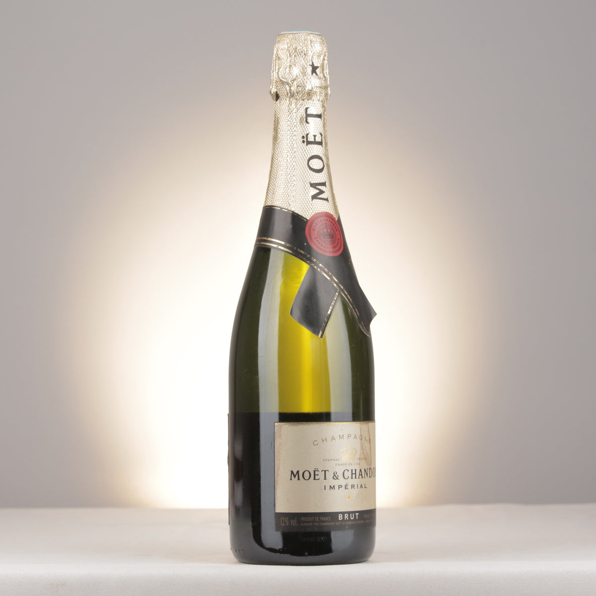 Champagne Moët & Chandon Brut Impérial NV Bottle turned right (lot ab2f)