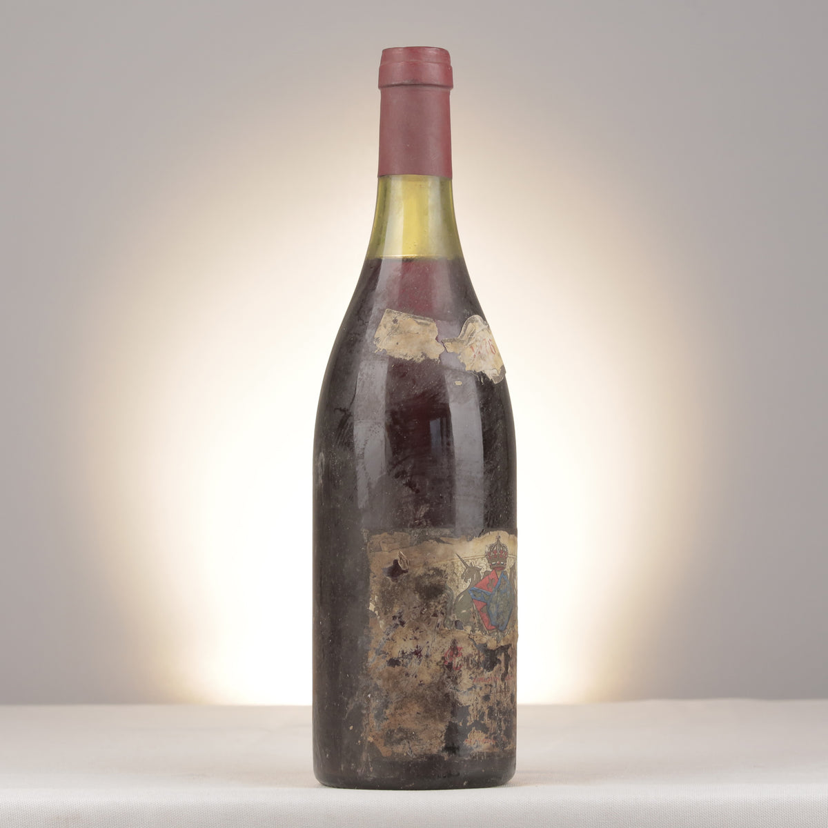 Domaine Mugneret-Gouachon Échezeaux Grand Cru 1976 Bottle turned right (lot dcf4)