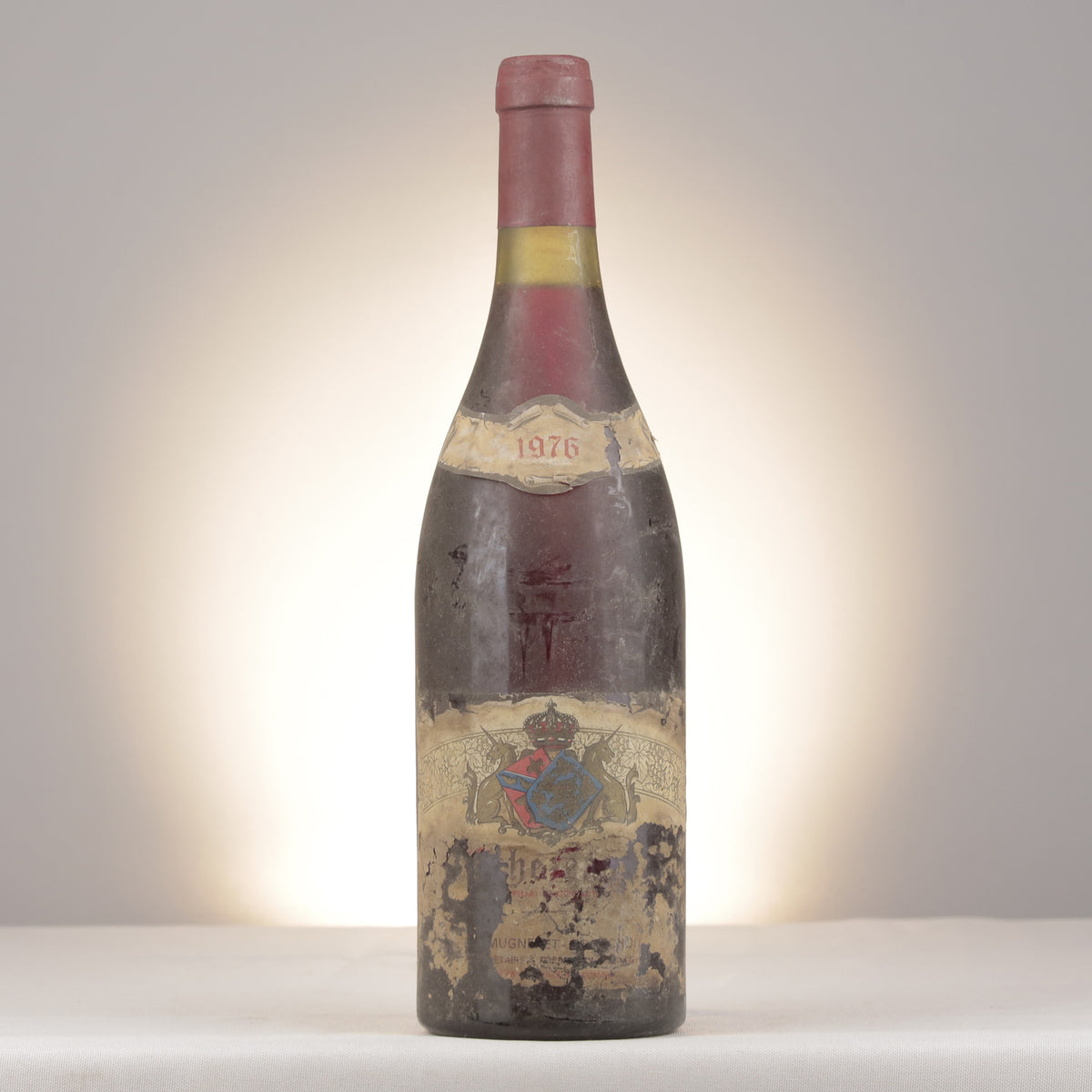 Domaine Mugneret-Gouachon Échezeaux Grand Cru 1976 Bottle front (lot f6fa)