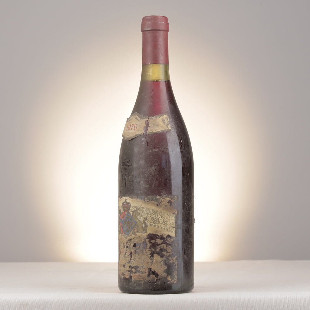 Domaine Mugneret-Gouachon Échezeaux Grand Cru 1976 Bottle turned left (lot f6fa)