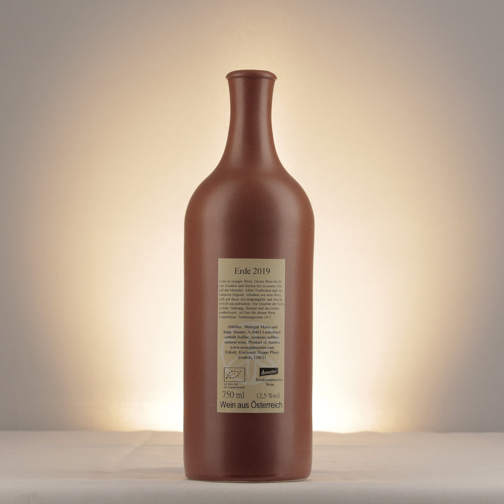 Maria & Sepp Muster Erde 2019 Bottle back