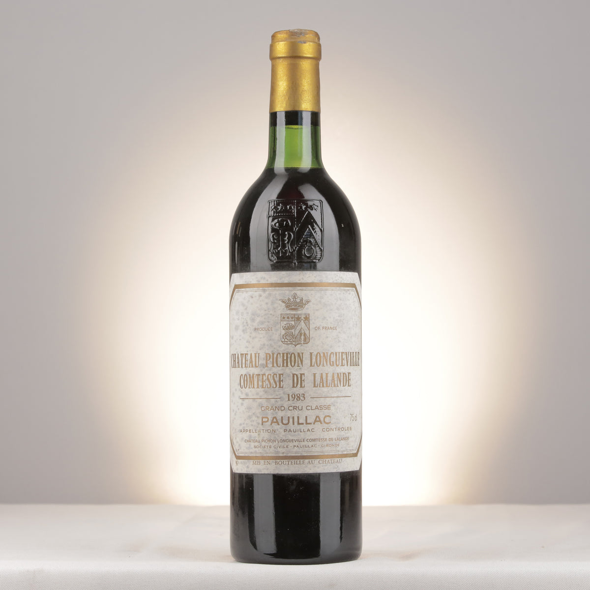 Pichon Comtesse Château Pichon Longueville Comtesse de Lalande 1983 Bottle front (lot fe7f)