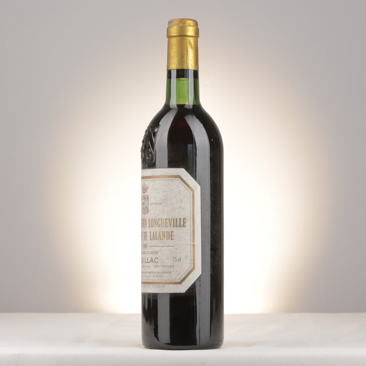 Pichon Comtesse Château Pichon Longueville Comtesse de Lalande 1983 Bottle turned left (lot fe7f)