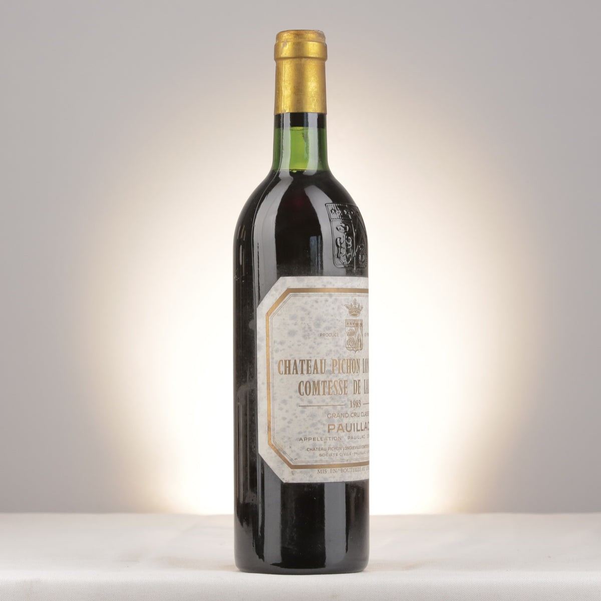 Pichon Comtesse Château Pichon Longueville Comtesse de Lalande 1983 Bottle turned right (lot fe7f)