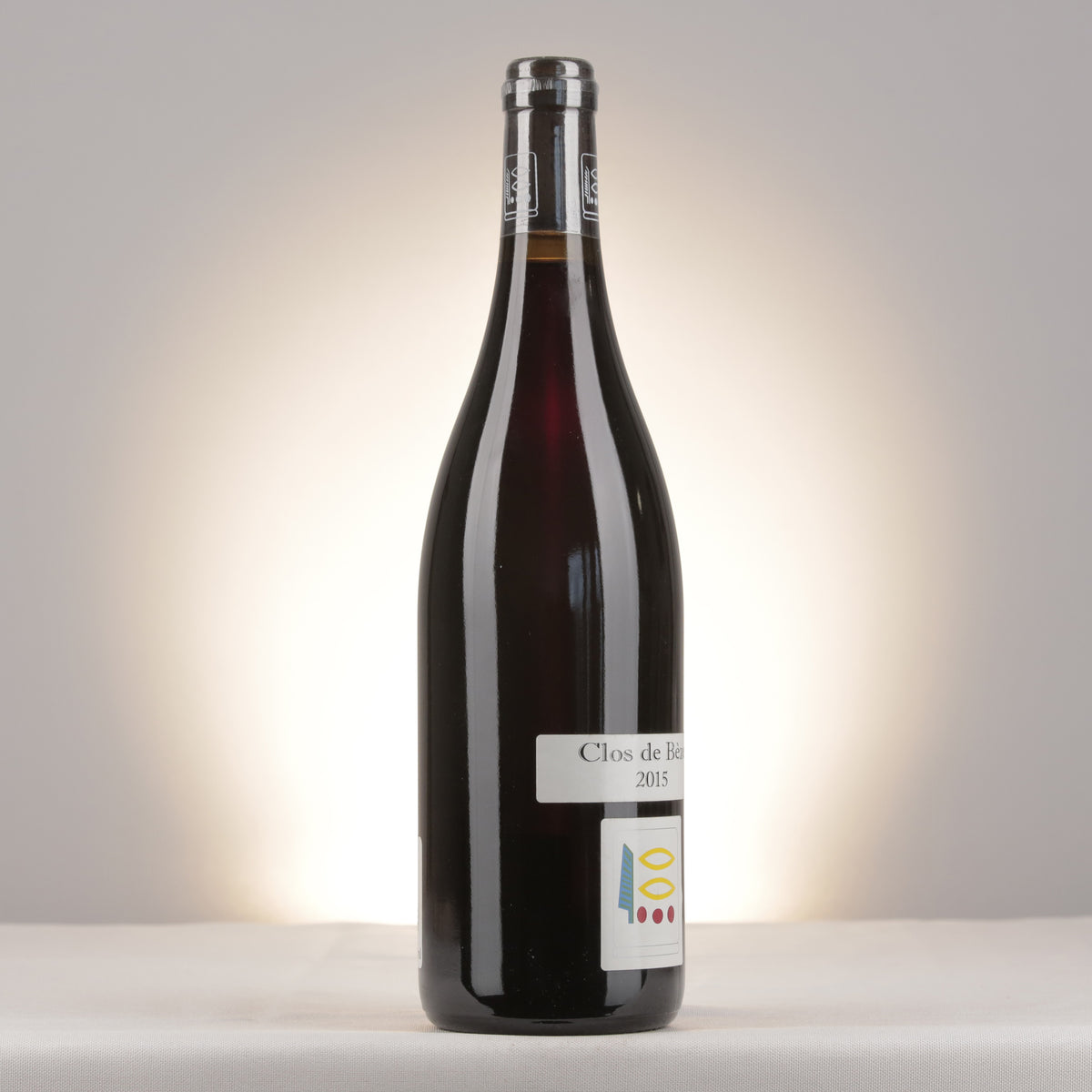 Prieuré Roch Chambertin Clos de Bèze Grand Cru 2015 Bottle turned right