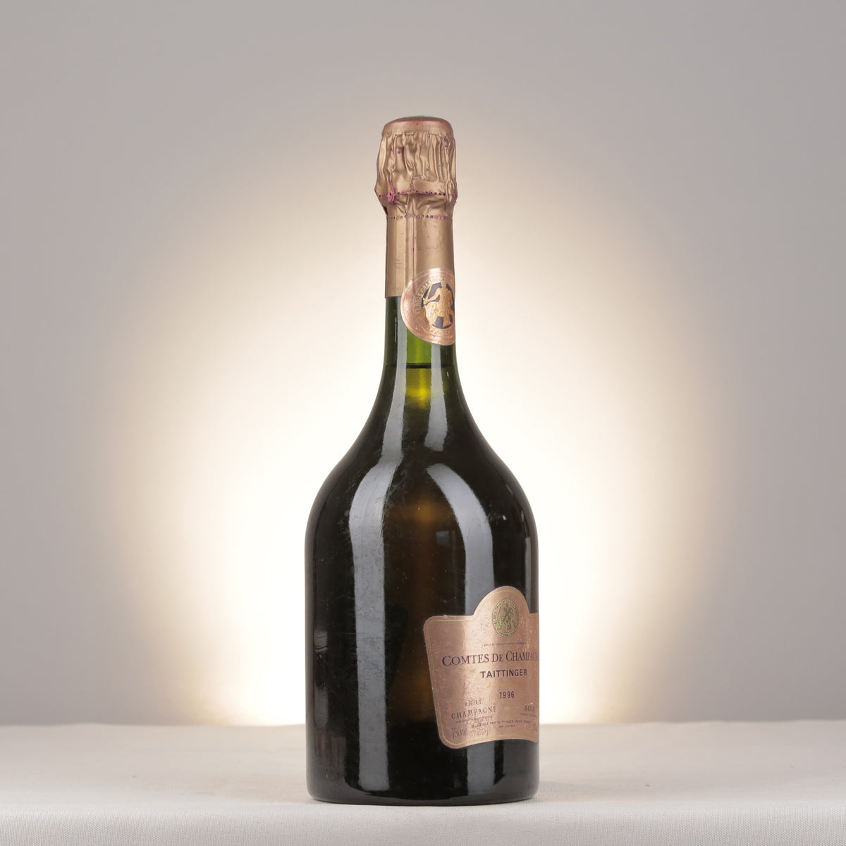 Champagne Taittinger Comtes de Champagne Rosé 1996 Bottle turned right